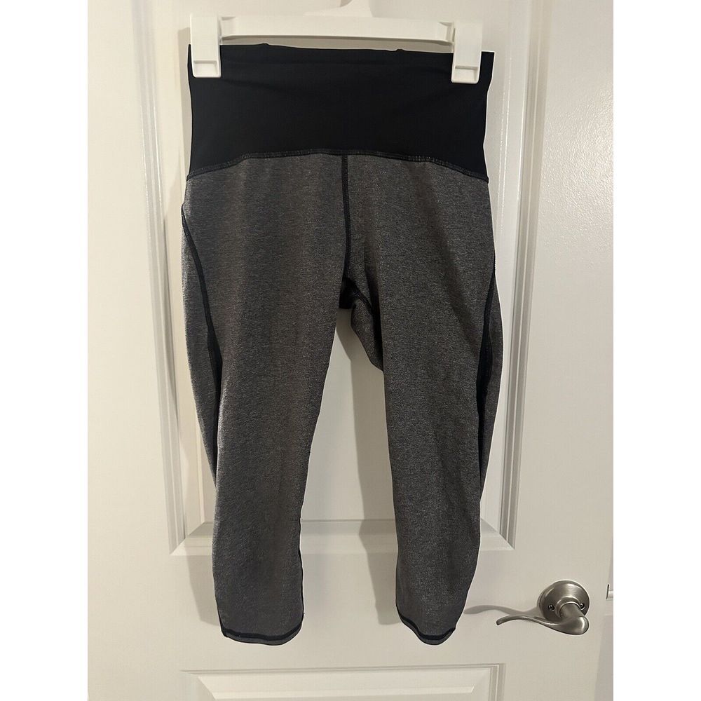 Lululemon‎ Gray and Black capris size 6